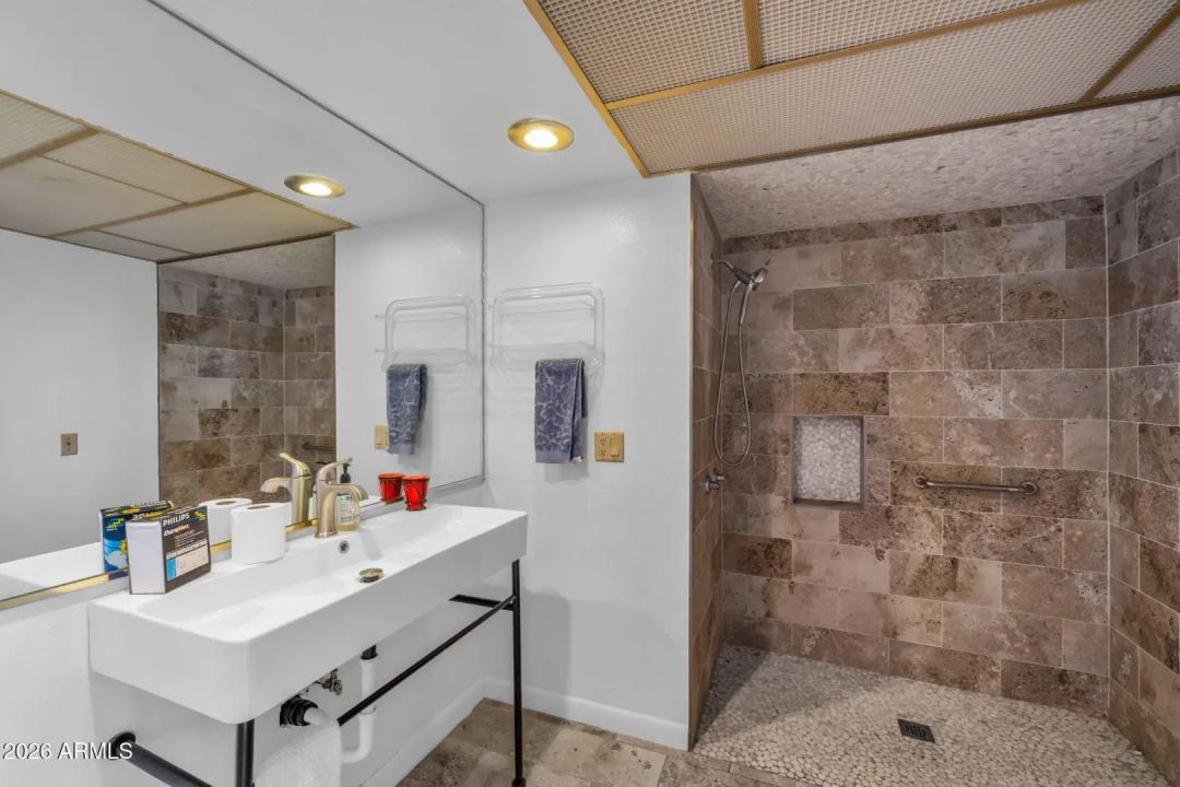 Real Estate Picture 18