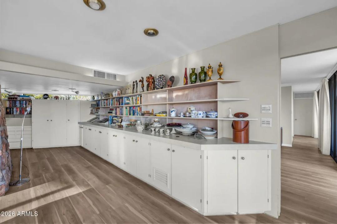 Real Estate Picture 4