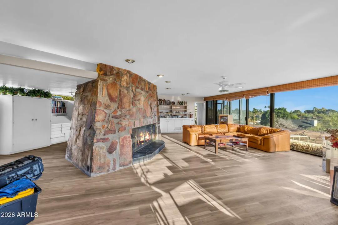 Real Estate Picture 3