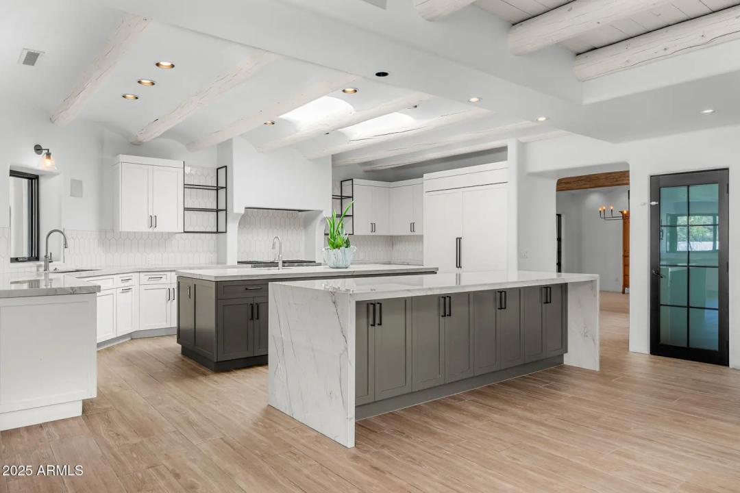 Real Estate Picture 3