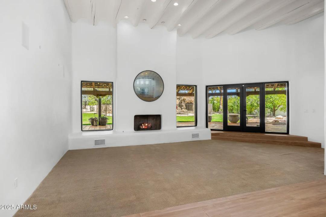 Real Estate Picture 4