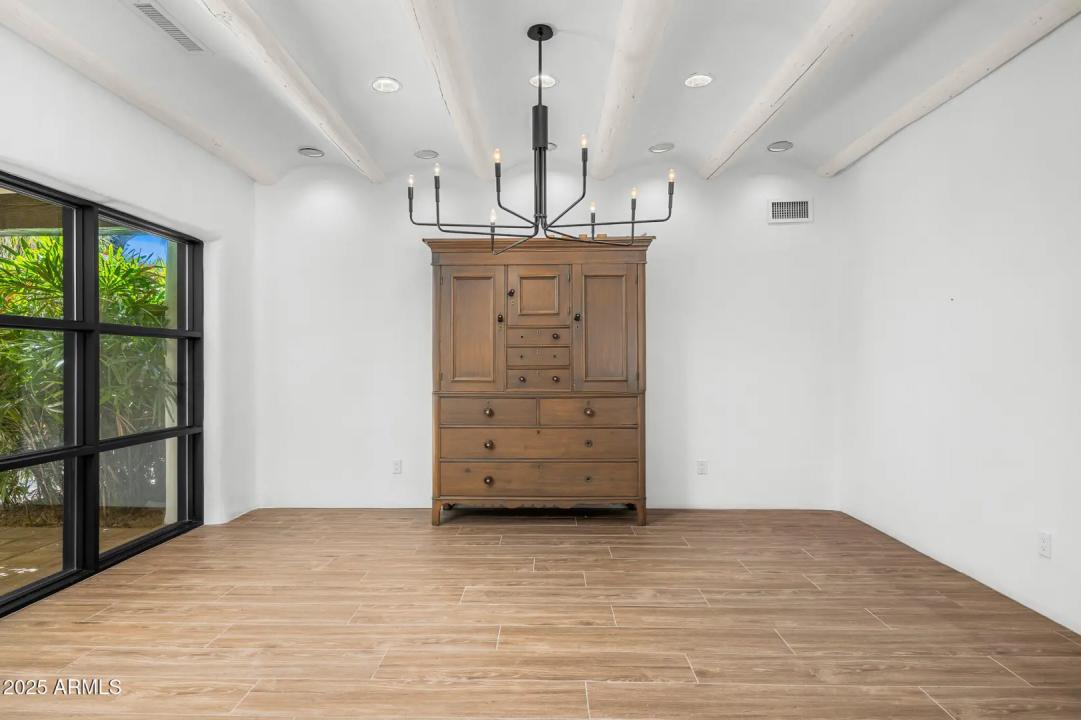 Real Estate Picture 6