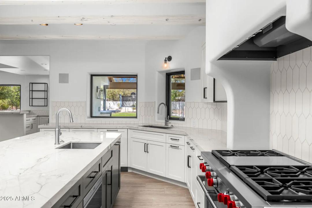 Real Estate Picture 8