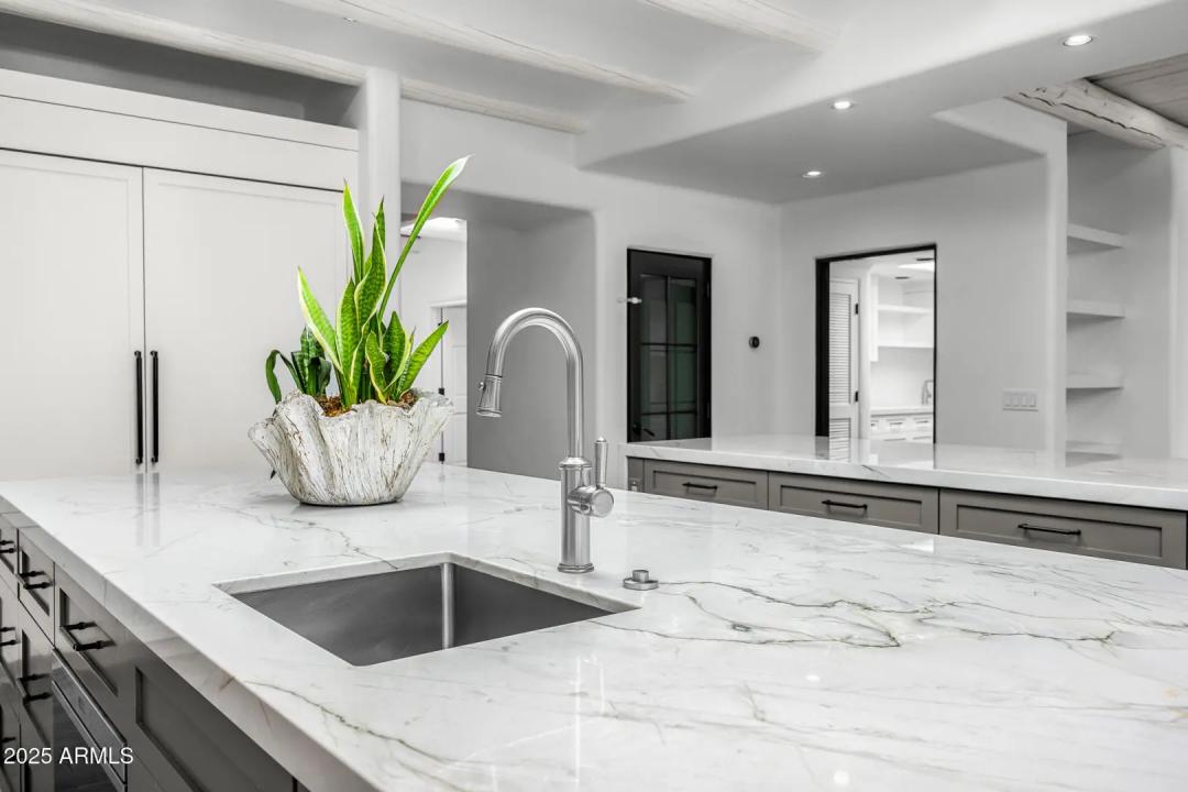 Real Estate Picture 9