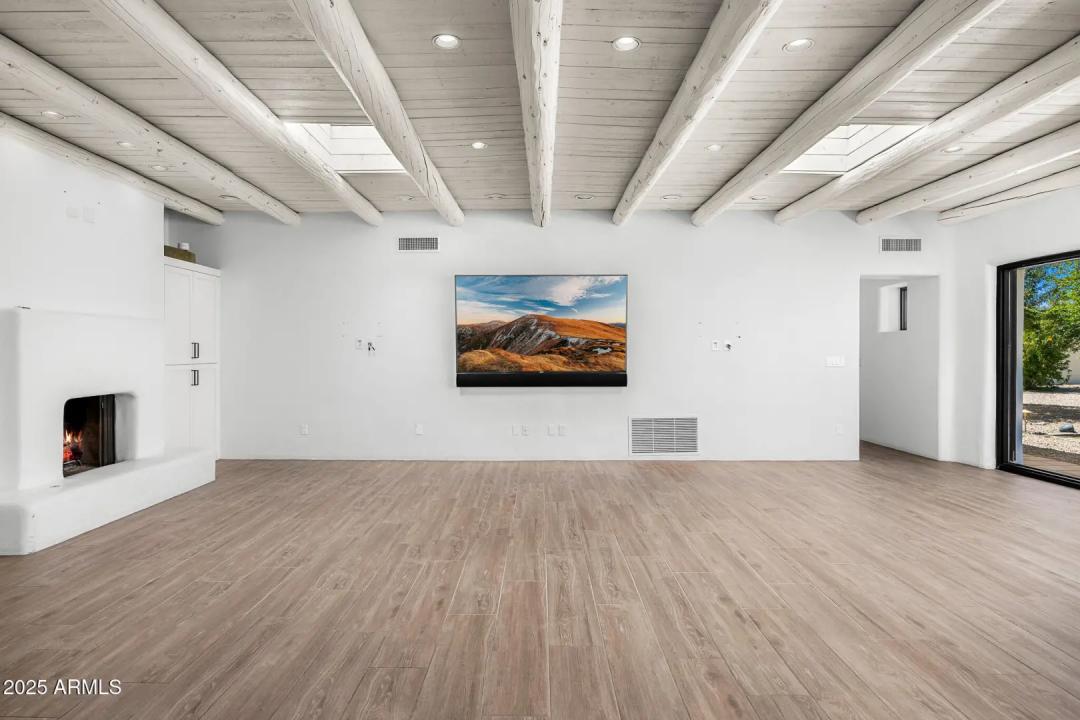 Real Estate Picture 11