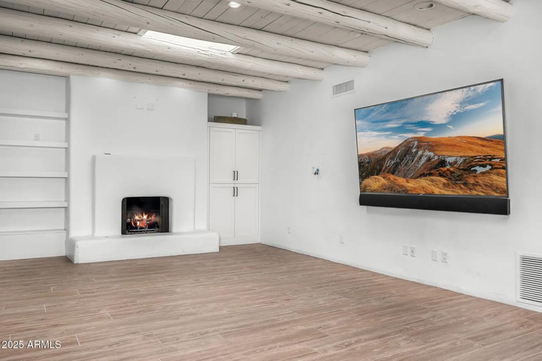 Real Estate Picture 12