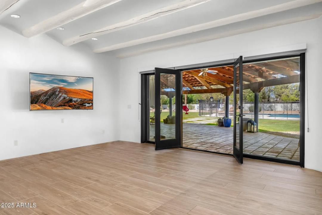 Real Estate Picture 16