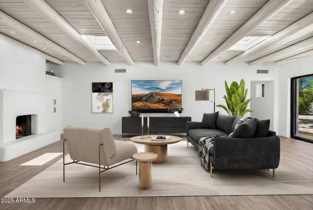 Real Estate Picture 12