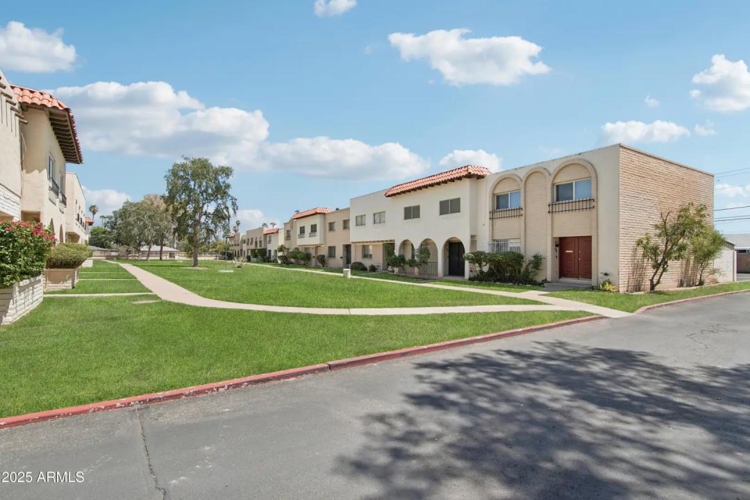 Real Estate Picture 32
