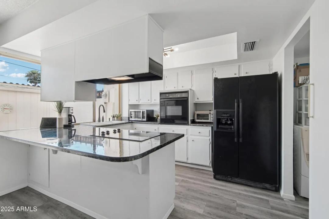Real Estate Picture 9