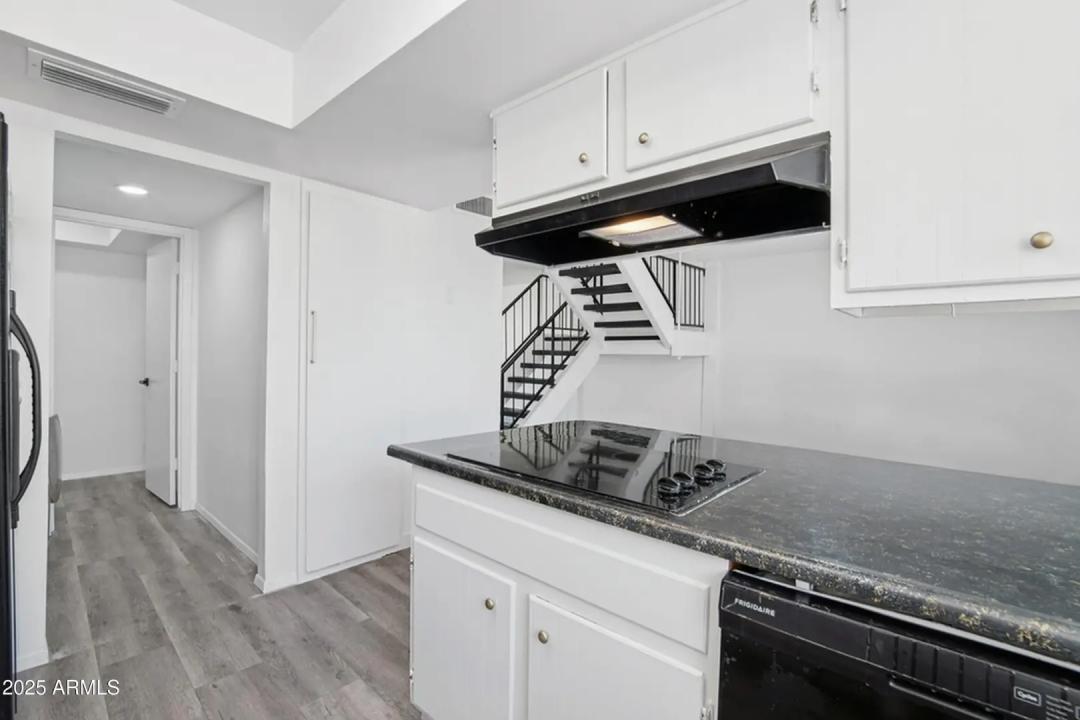 Real Estate Picture 11