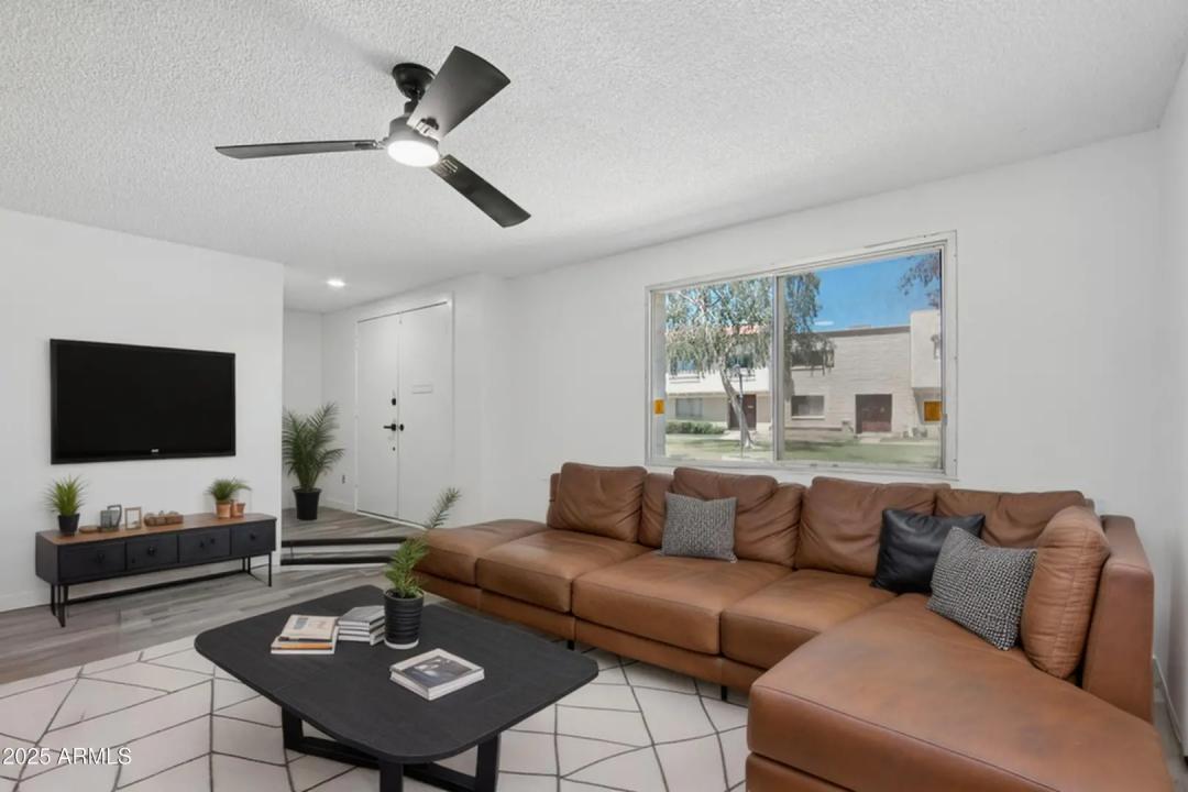 Real Estate Picture 3
