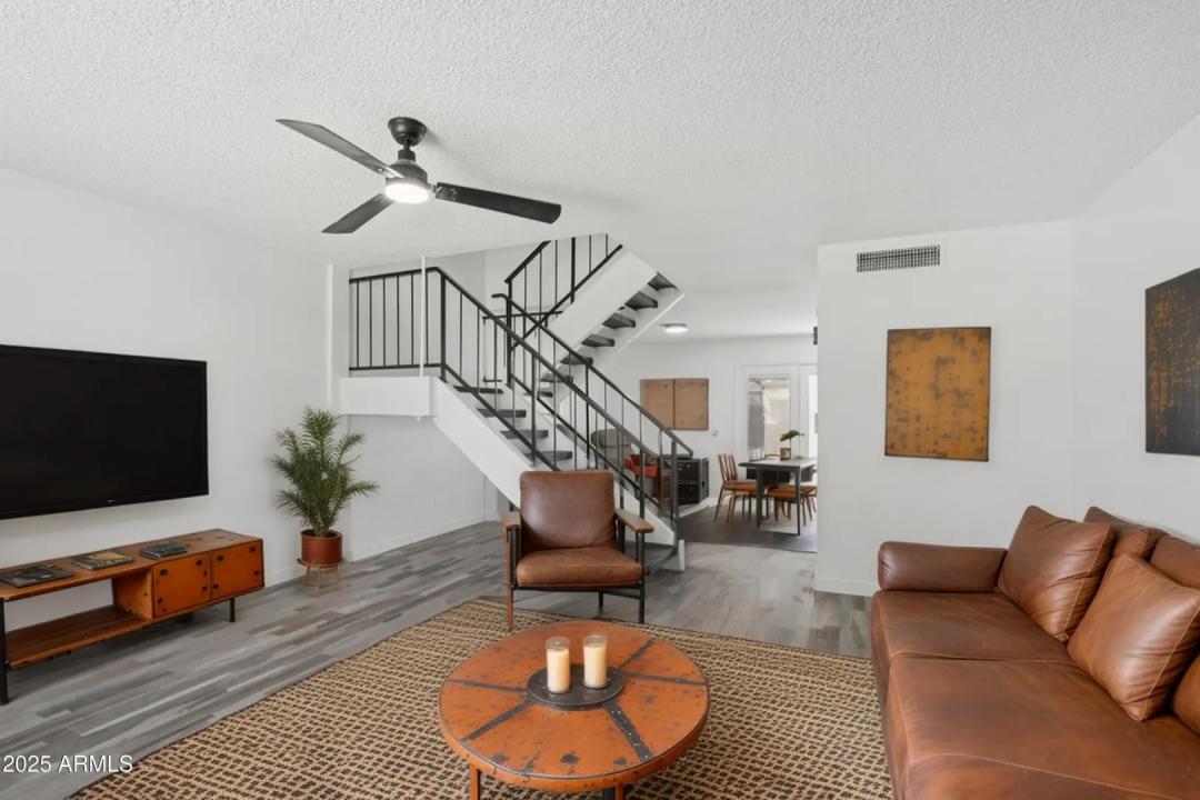 Real Estate Picture 5