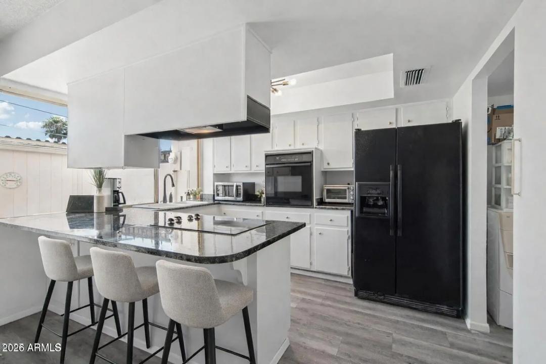 Real Estate Picture 8