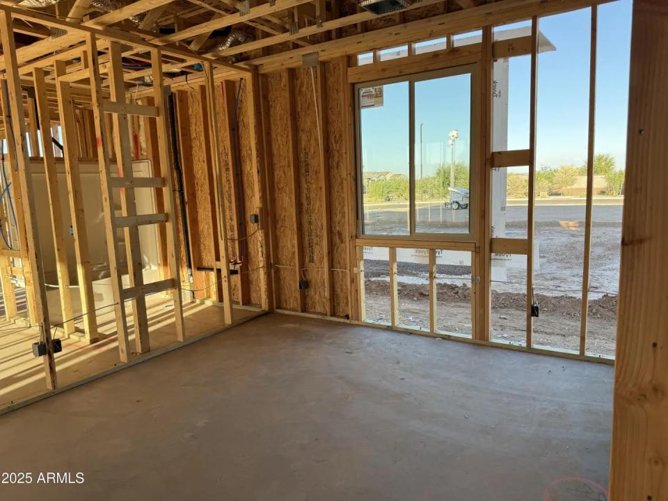Real Estate Picture 4
