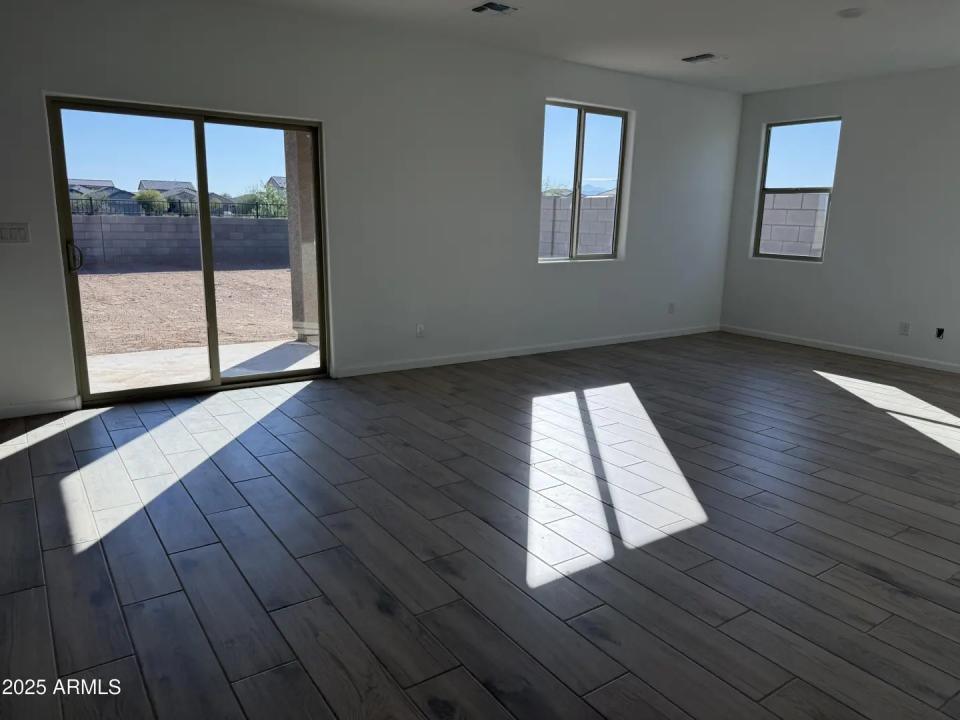 Real Estate Picture 4