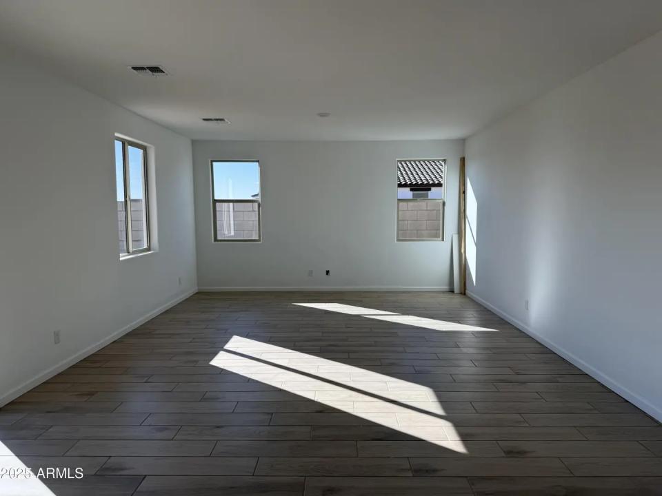 Real Estate Picture 5