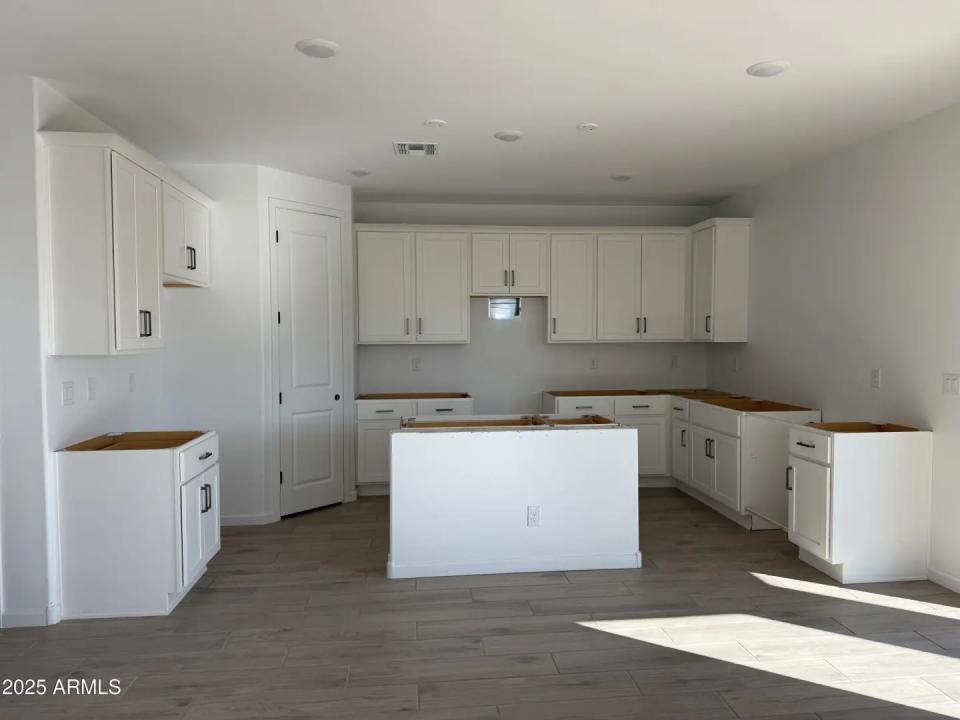 Real Estate Picture 6