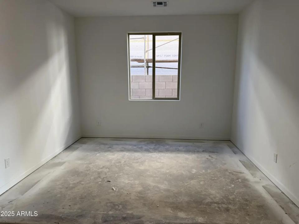 Real Estate Picture 9