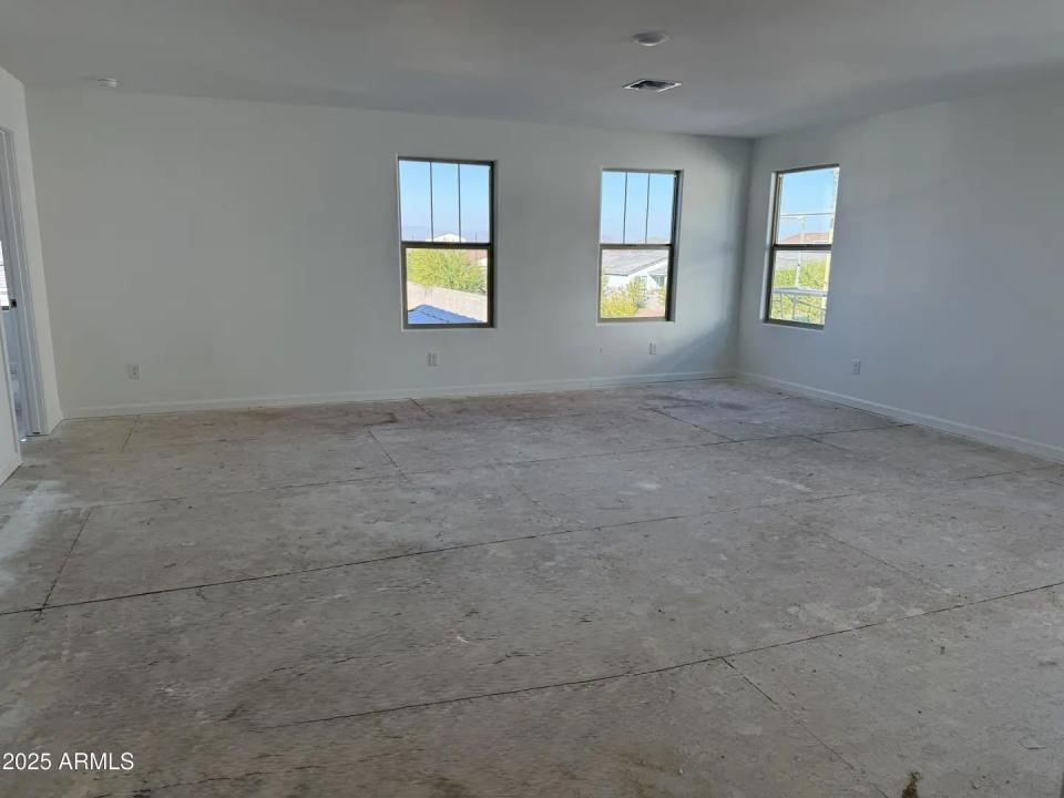 Real Estate Picture 10