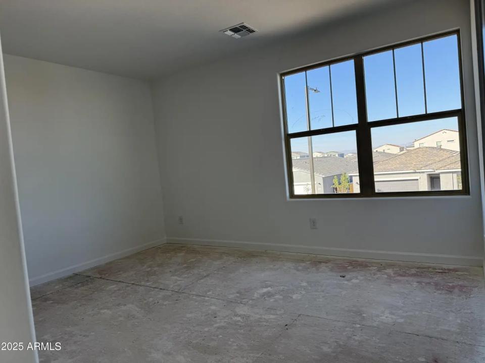 Real Estate Picture 11