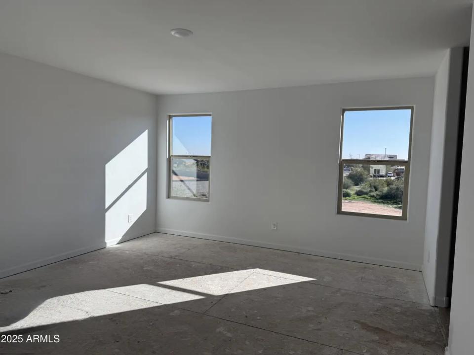 Real Estate Picture 14