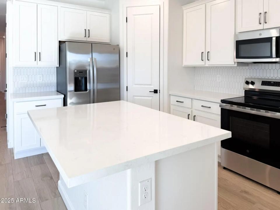 Real Estate Picture 4