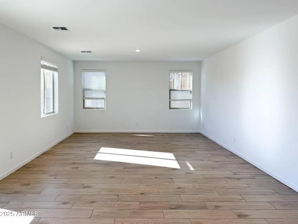 Real Estate Picture 7