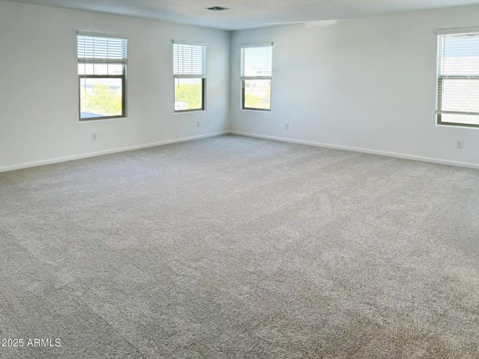 Real Estate Picture 11