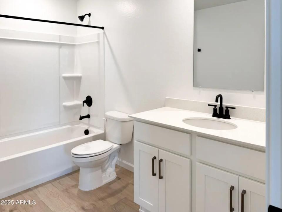 Real Estate Picture 12