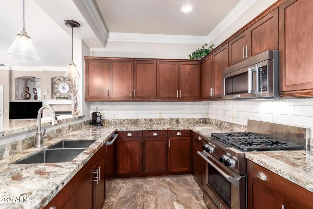 Real Estate Picture 4