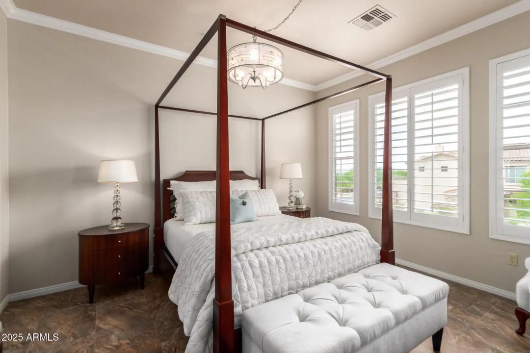 Real Estate Picture 14