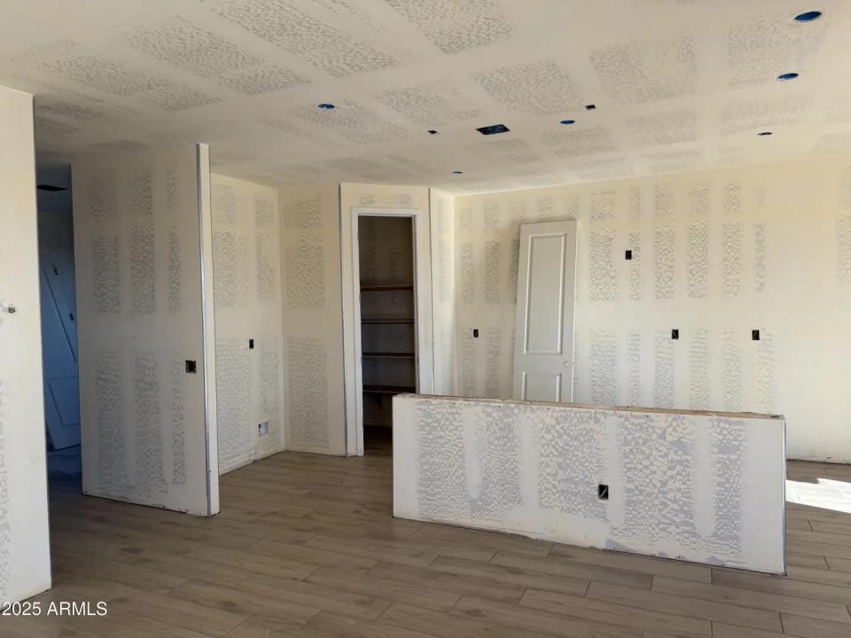 Real Estate Picture 4