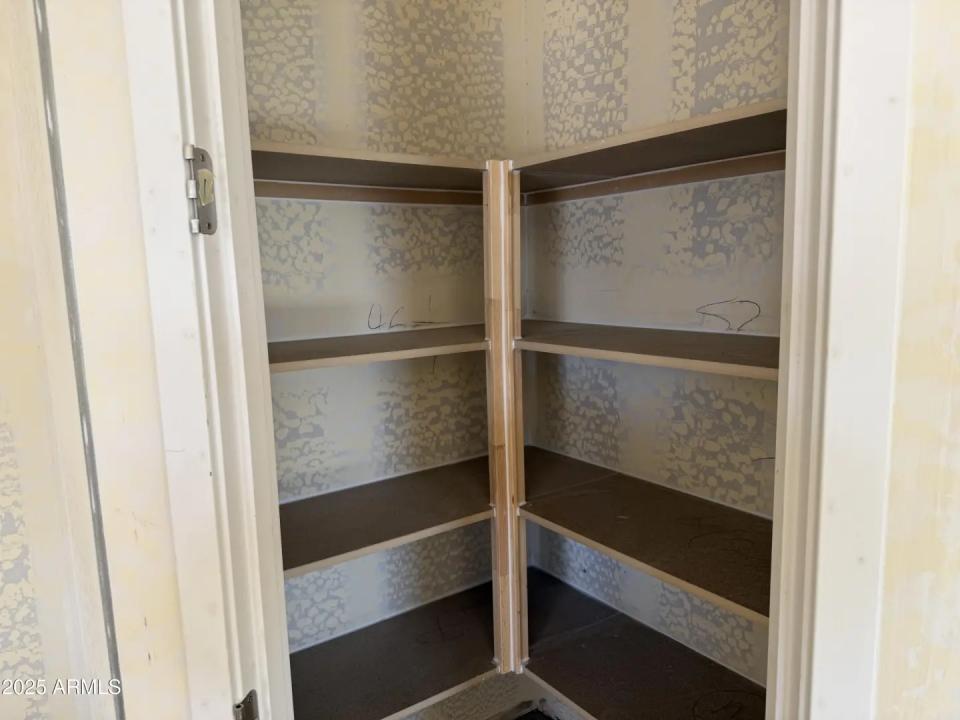 Real Estate Picture 5