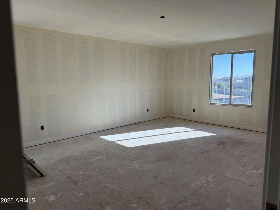 Real Estate Picture 11