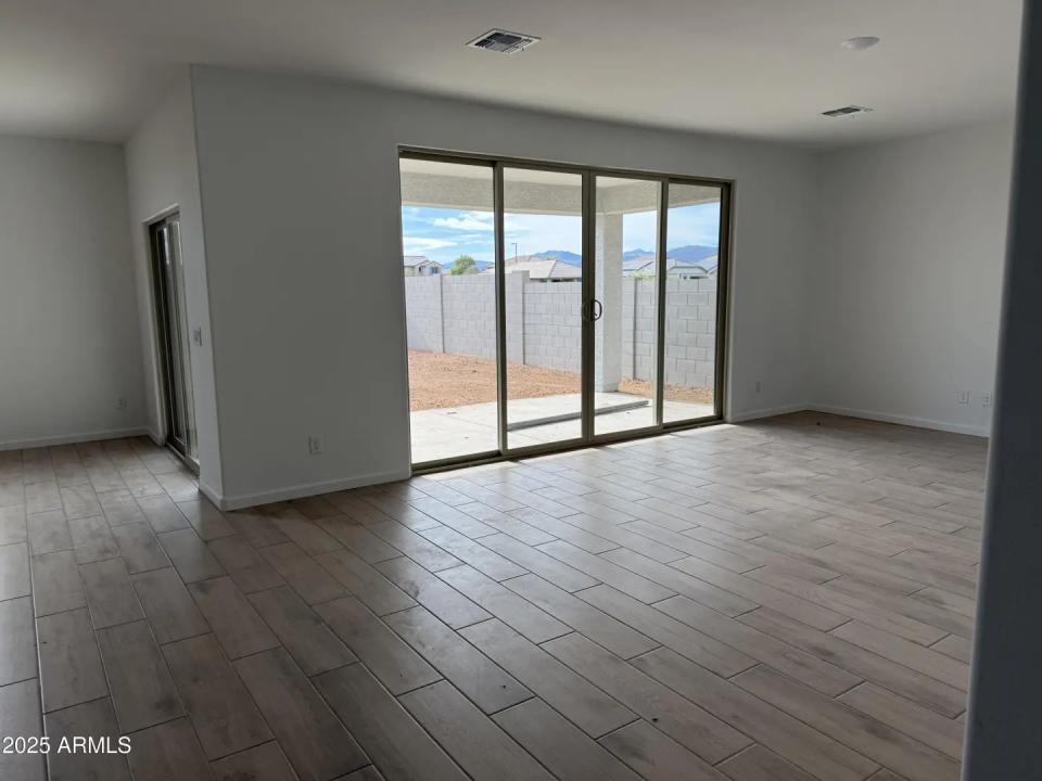 Real Estate Picture 8