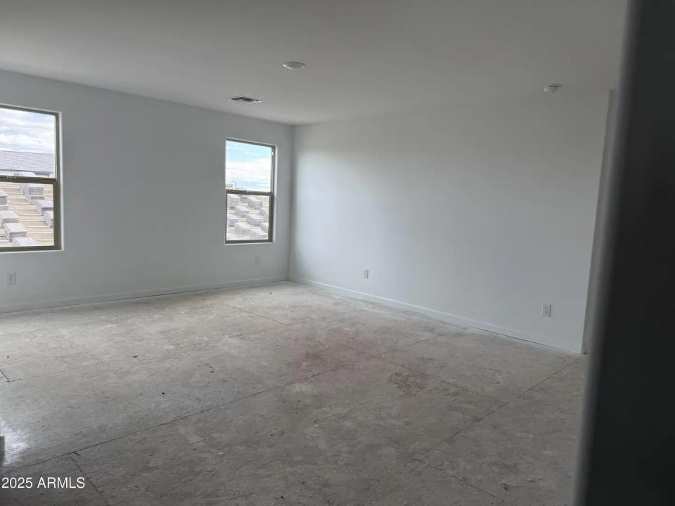 Real Estate Picture 11