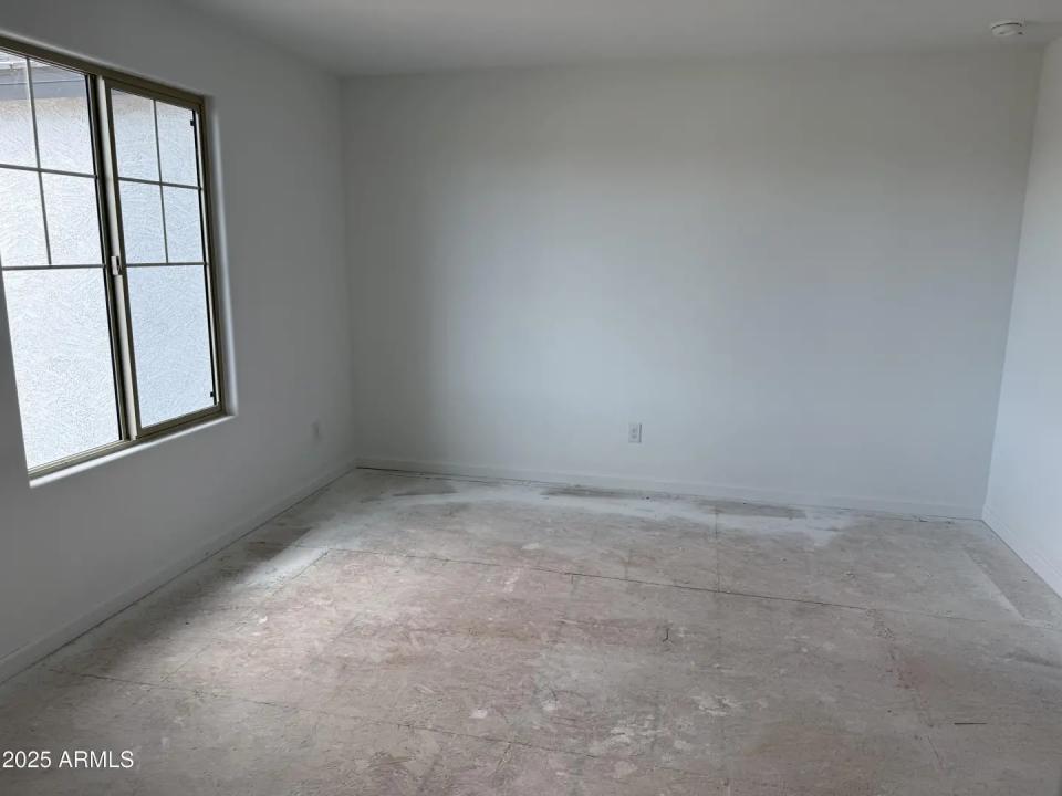 Real Estate Picture 14