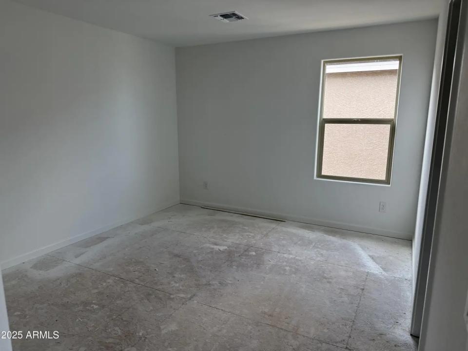 Real Estate Picture 15