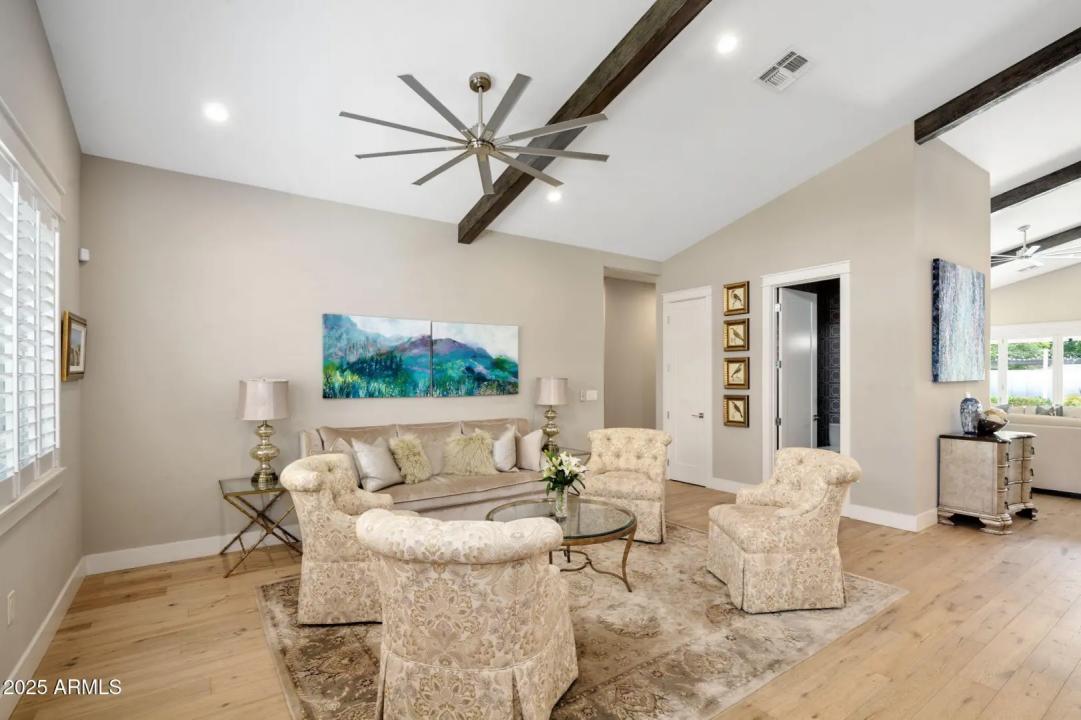 Real Estate Picture 4