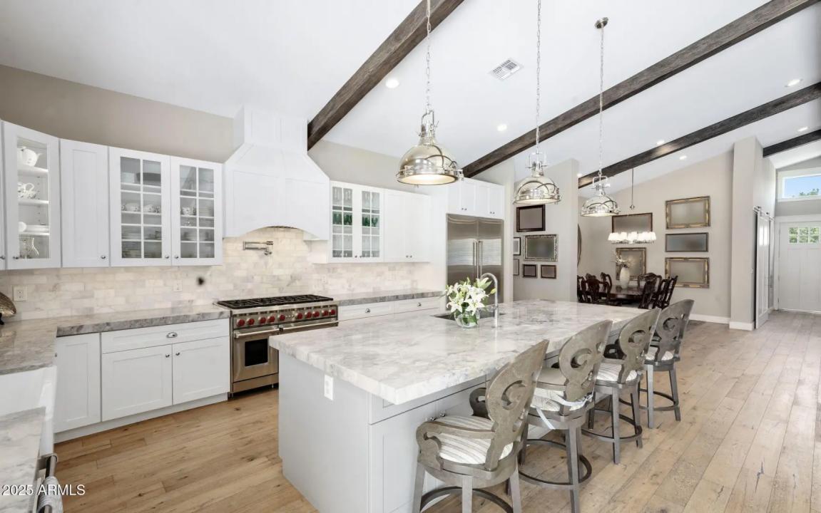 Real Estate Picture 3