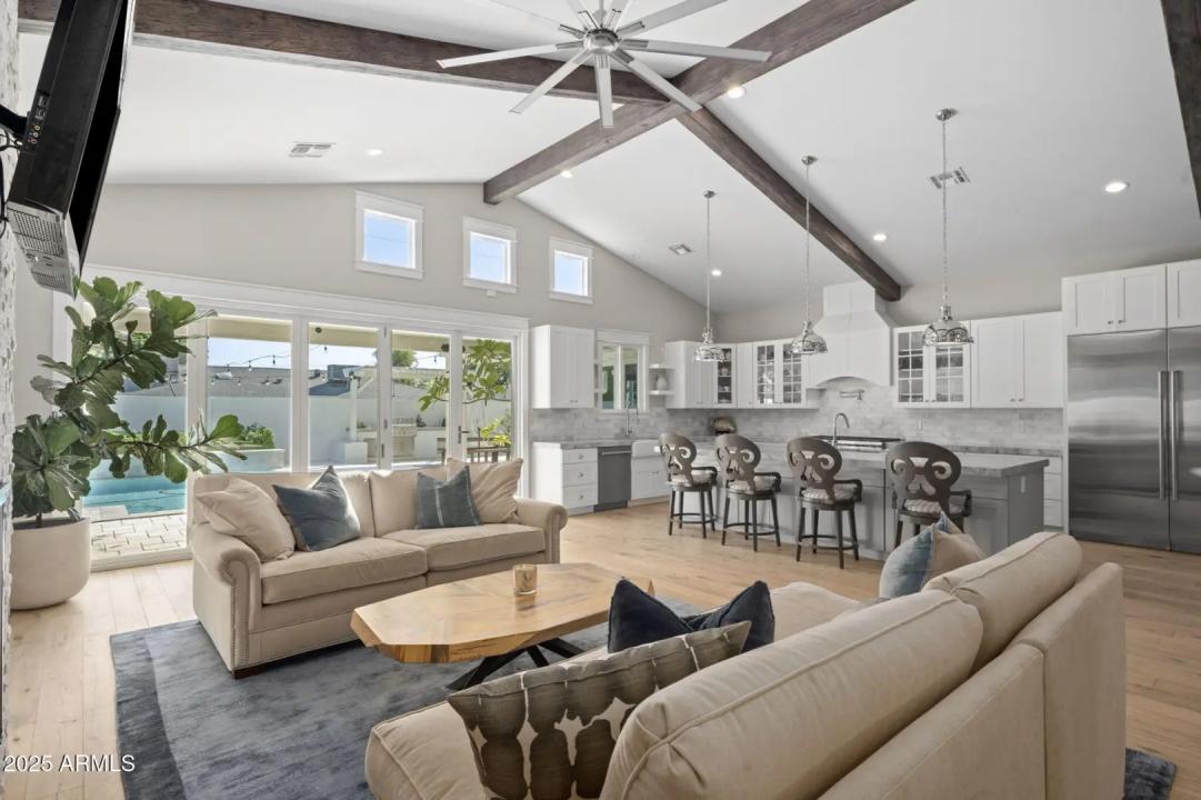 4933 E WHITTON Avenue Phoenix AZ 85018