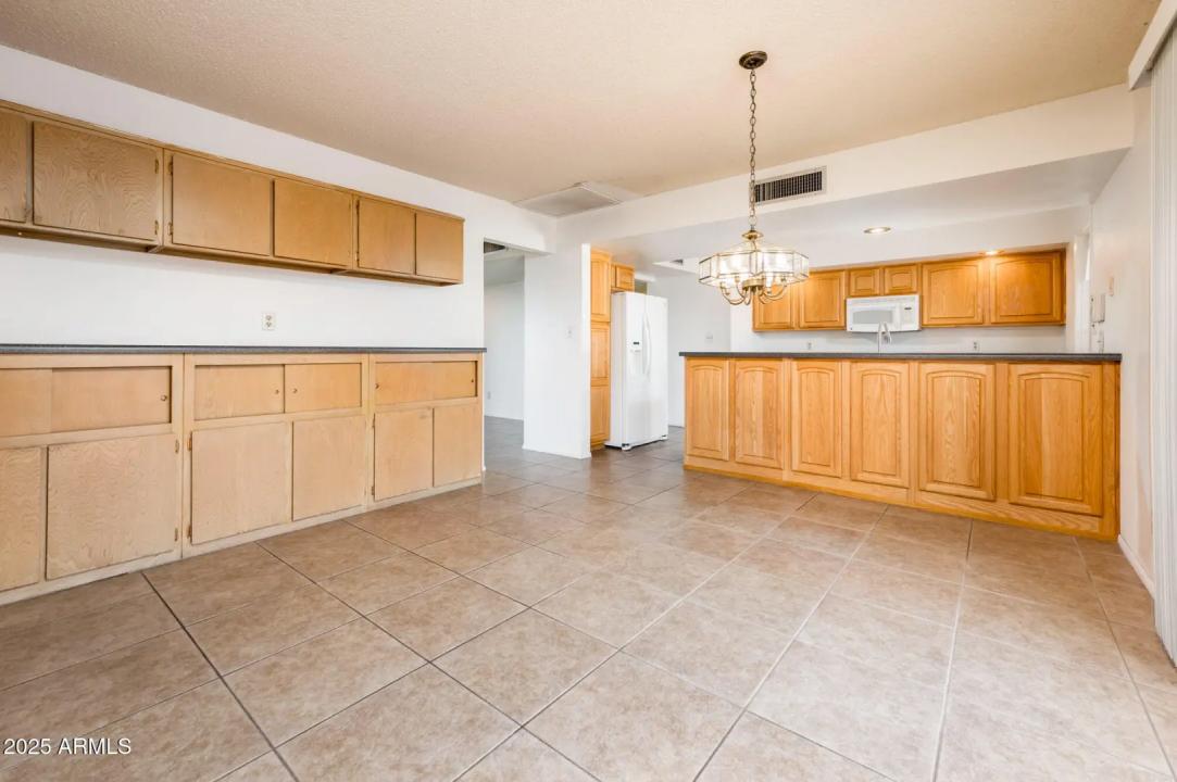 Real Estate Picture 7