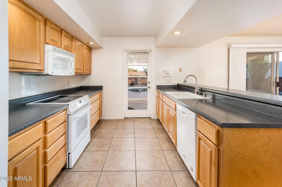 Real Estate Picture 8