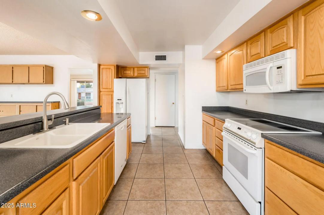 Real Estate Picture 9