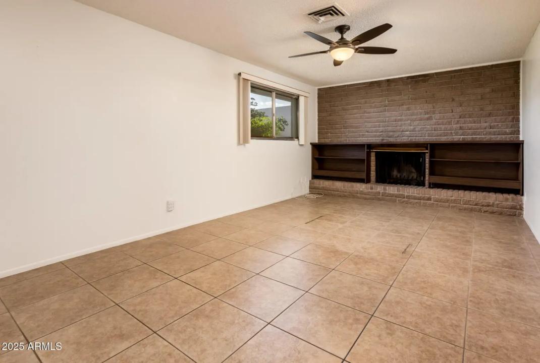 Real Estate Picture 11