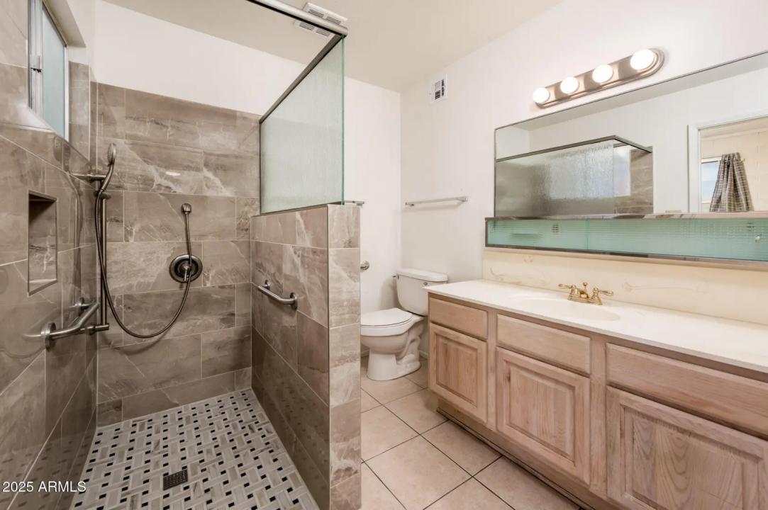 Real Estate Picture 15