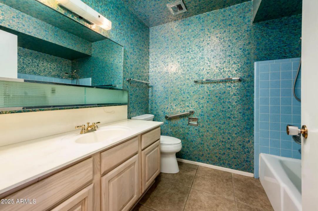 Real Estate Picture 16