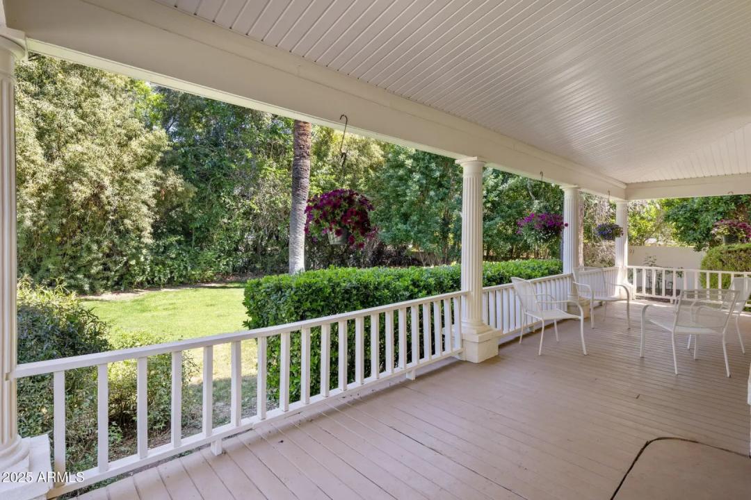 Real Estate Picture 5