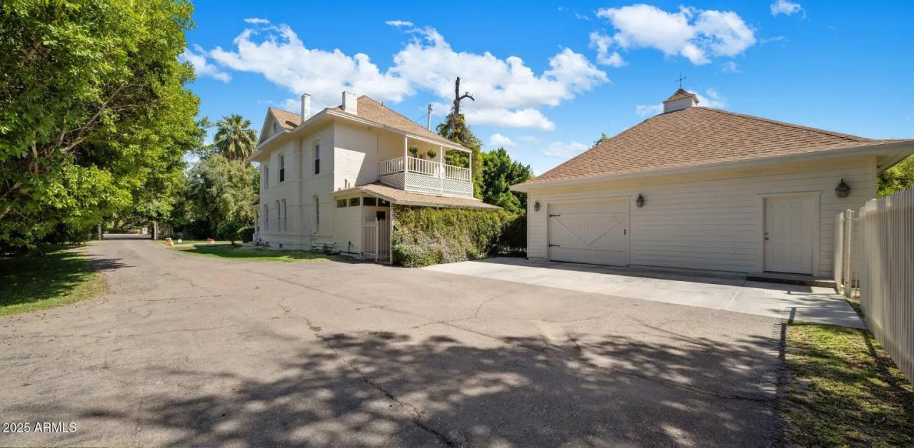 Real Estate Picture 4